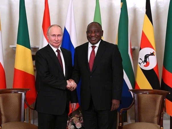 Президент ЮАР Рамафоса заявил об угрозе войны с Россией в случае ареста Путина