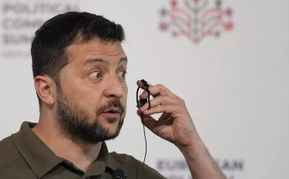 "Будет вторжение". Зеленскому показали, в каких границах оставят Украину