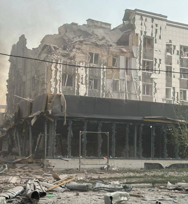 Российские ракеты прилетели в Красноармейск (Покровск) по ресторану, где собирались наемники и гостинице, в которой находился личный состав ВСУ