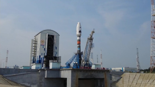 Ракета "Союз" готовится к полету на Луну