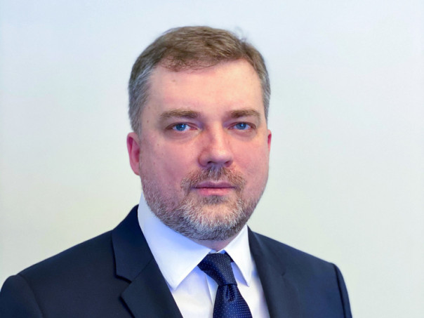 Бывшего министра обороны Украины объявили в розыск