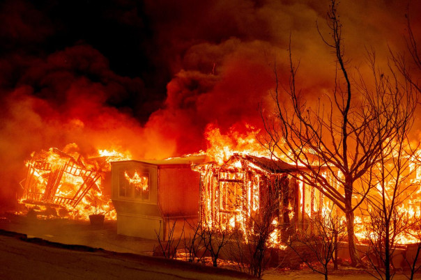 Мощнейшие за столетие смертоносные пожары в США. Сгорели Гавайи. Горит Техас