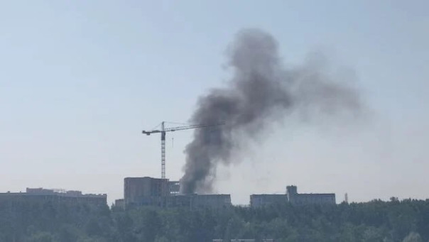 В Киеве прогремел мощный взрыв, на месте начался сильный пожар, слышна повторная детонация