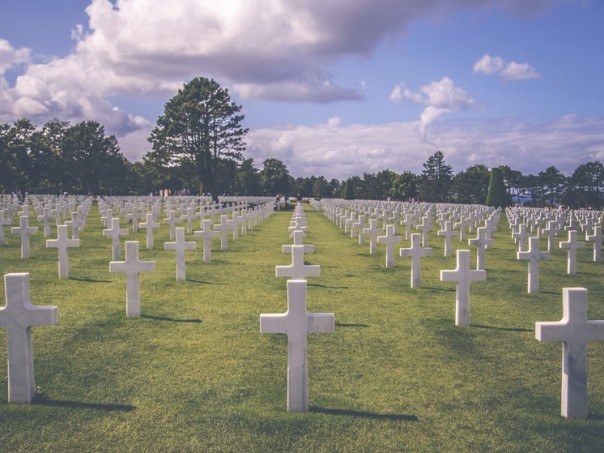 Кладбища ЧВК "Вагнер" в России начали "закатывать в бетон"