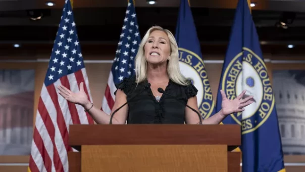 Поклонникам Зеленского — службу в ВСУ, УПЦ — свободу. Конгрессвумен Грин внесла правки в законопроект о финансировании Украины