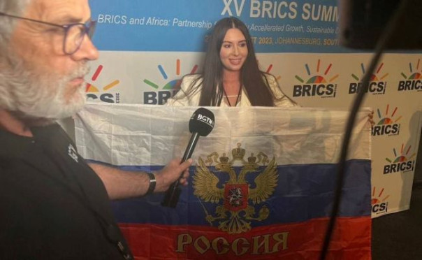 На саммите G-20 охрана Макрона пыталась разбить телефон российской журналистки