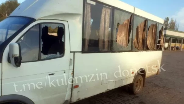 Укрофашисты обстреляли маршрутный автобус с людьми в Петровском районе Донецка