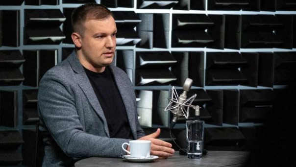 "Рыбарь рыбаря хвалит издалека" или Дебилы, сэр. Александр Роджерс