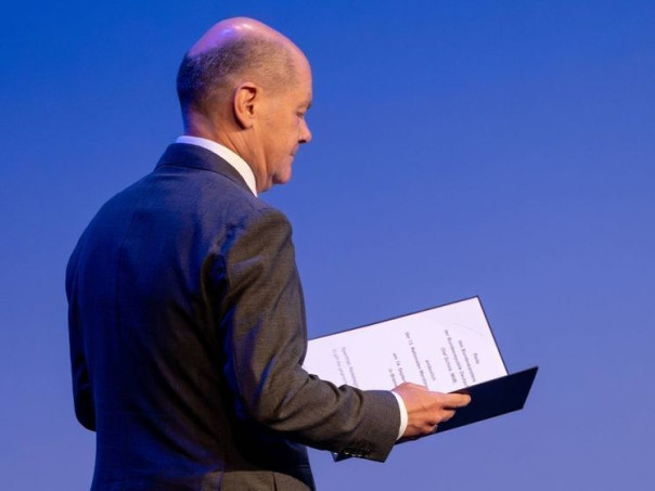 Шольца раскритиковали в Германии за отказ пожать руку Лаврову