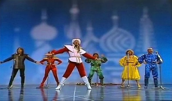 «А вы пока повоюйте…» — Сеть взорвало видео, где немцы танцуют под песню «Москау»