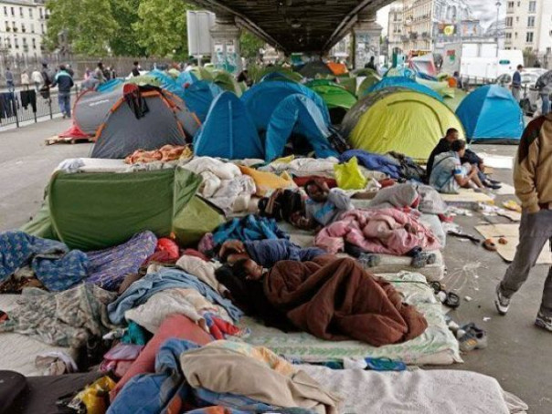 Видала я тот Париж в гробу в белых тапочках...