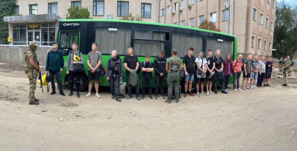 Некоторые украинцы за 5 тысяч долларов не только сваливают с Украины, но и за ту же сумму попадают на фронт