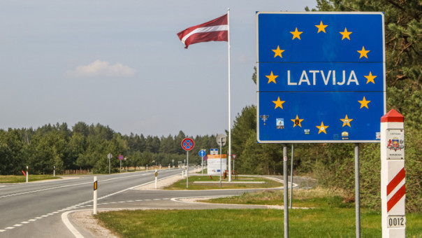 Латвия готова полностью закрыть границы с Россией и Белоруссией