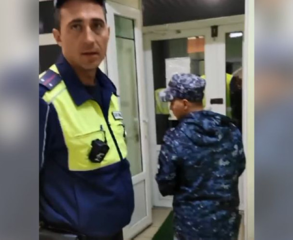 В городе Аткарск Саратовской области толпа выходцев из азербайджана избила бойца ЧВК "Вагнер" и его брата, который за него заступился