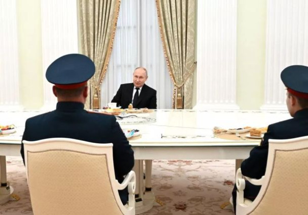 Путин встретился с участниками СВО, отличившимися в бою у Урожайного