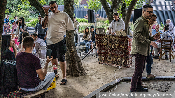 Украинскую молодежь мотивируют бежать из страны