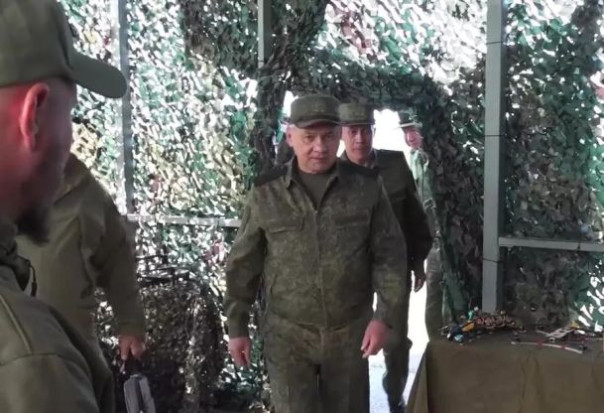 Шойгу проверил боевую подготовку контрактников и добровольцев БАРС в ЮВО