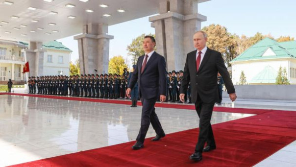 Путин и Жапаров встретились в резиденции "Ала-Арча" в Бишкеке