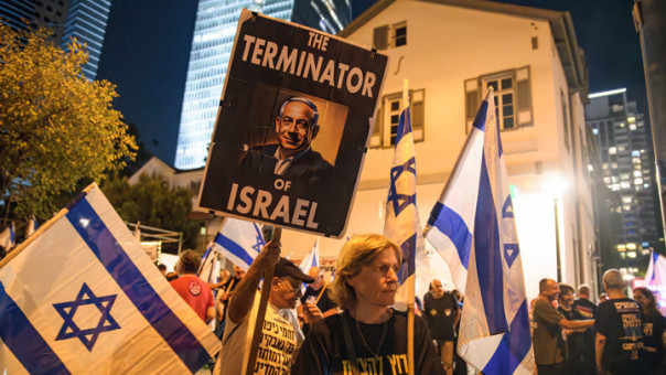 Протестующие в Тель-Авиве требуют отставки Нетаньяху