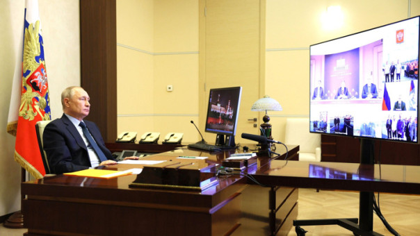 Путин дал старт движению по новым дорогам в пяти регионах