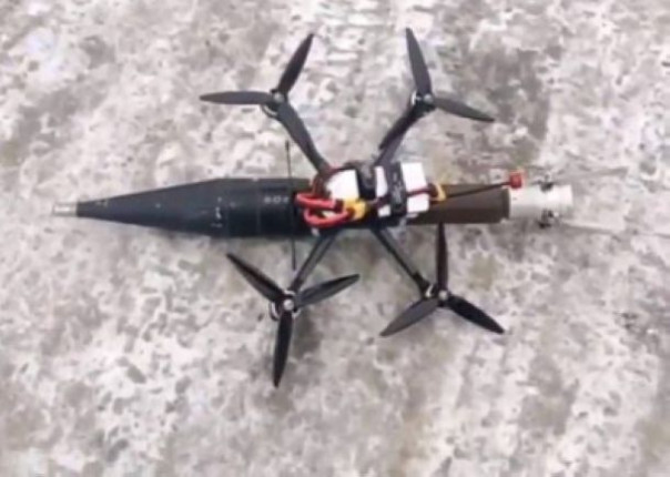 Украинский дрон-камикадзе ударил по российскому пикапу с пленными ВСУшниками