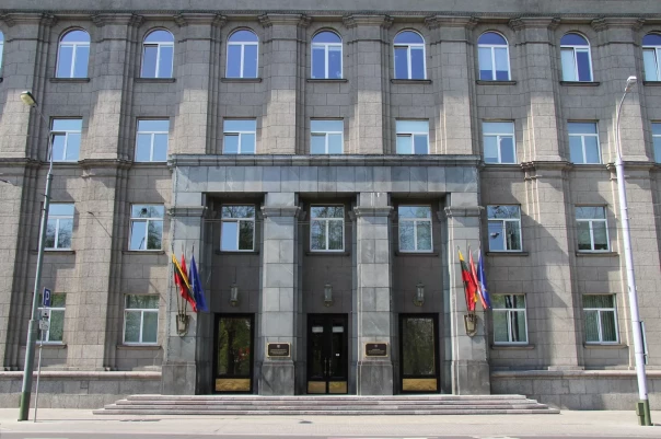 Литва выразила протест России из-за снятия памятного знака епископу Рейнису