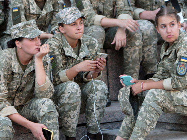 В Сети появился новый мотивационный ролик, призывающий женщин вступать в ряды ВСУ