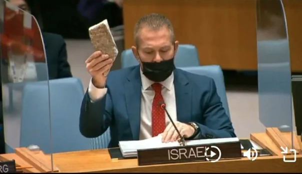 Как постпред Израиля в ООН кирпич принес