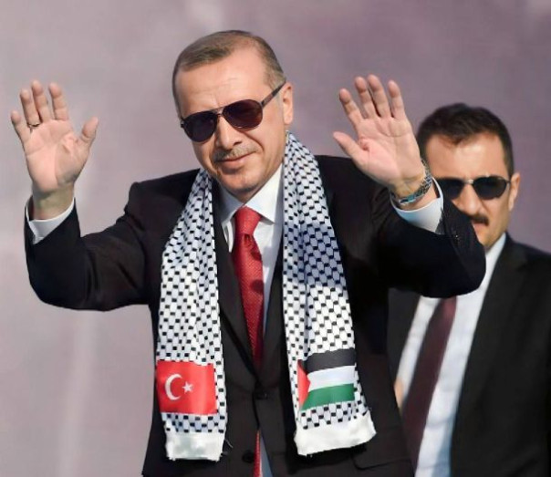 В ответ на объявление Эрдогана; "Израиль военный преступник", там его назвали «змеей» и человеком из «Братьев-мусульман»