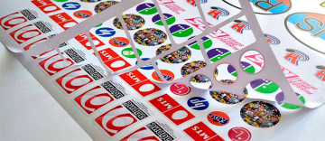 Печать фирменных наклеек для бизнеса