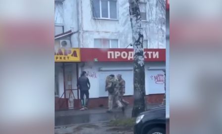 В Житомире несостоявшийся "водитель леопарда" жёстко отоварил военкома