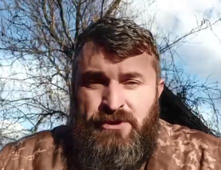 Террорист ВСУ обещает уничтожить всех русскоязычных. Даже тех, кто воюет с ним в одних окопах.