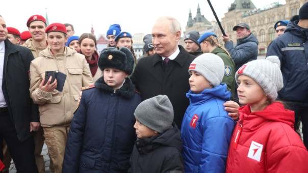 Путин встретился с детьми героев СВО