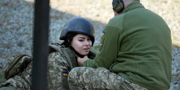 Война Зеленского до последнего украинца закончилась, началась война до последней украинки