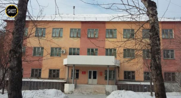 Пенсионерка пыталась поджечь военкомат, но ошиблась и чуть не спалила поликлинику в Свердловской области, ещё одна женщина подожгла военкомат в Ельце