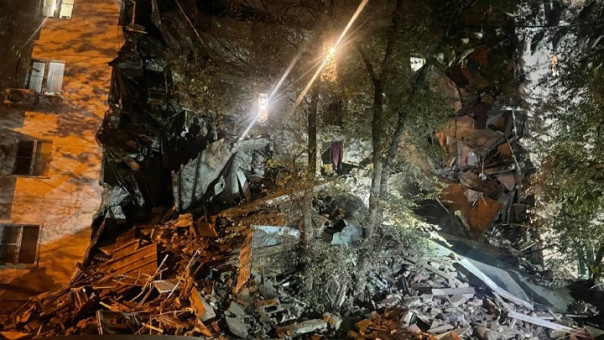 Два подъезда жилого дома обрушились в Астрахани