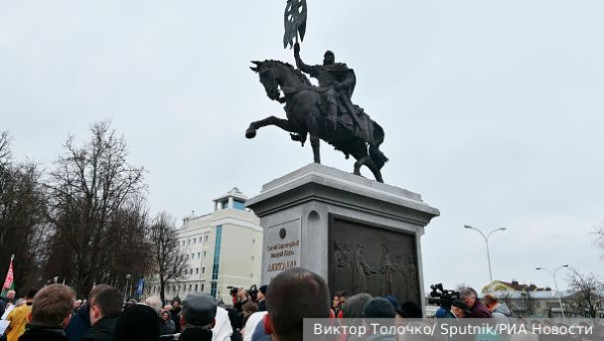 Что означает установка памятника русскому князю в центре Минска