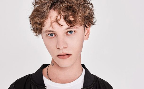 "Был ошибочно помешан на ложной информации. Простите. Я больше так не буду"