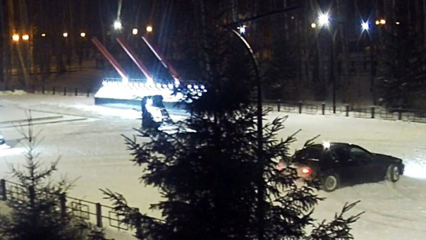 Дрифтовавшего у Вечного огня в ХМАО мигранта выдворят из России