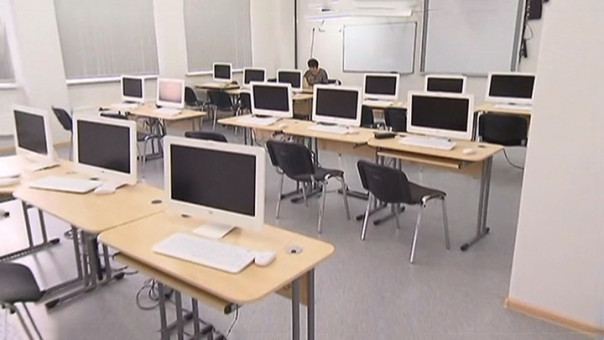 В московской школе отстранили учителя, нарисовавшего свастику на доске