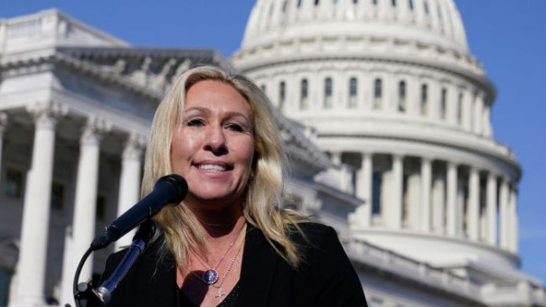 «Вашингтон дает Киеву миллиард долларов в месяц»: кто против — враг США и за Путина