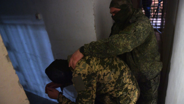 Украинский пленный рассказал, что его наказали за спасение тяжелораненого