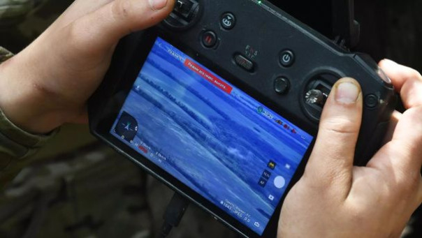 Минобороны показало кадры уничтожения "Ланцетами" станций связи ВСУ