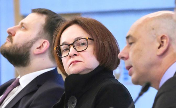 На финансовом рынке «полная Набиуллина». Эксперты о падении курса рубля