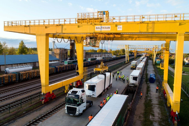 Контейнерные грузоперевозки: особенности, преимущества и причины выбора