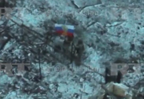 Подразделения ВС РФ подняли флаг России над Марьинкой, за ВСУ осталось два дома у западной границы города