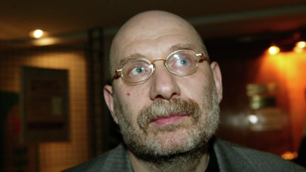 Басманный суд заочно арестовал на 2 года и объявил в международный розыск русофоба-писателя Бориса Акунина