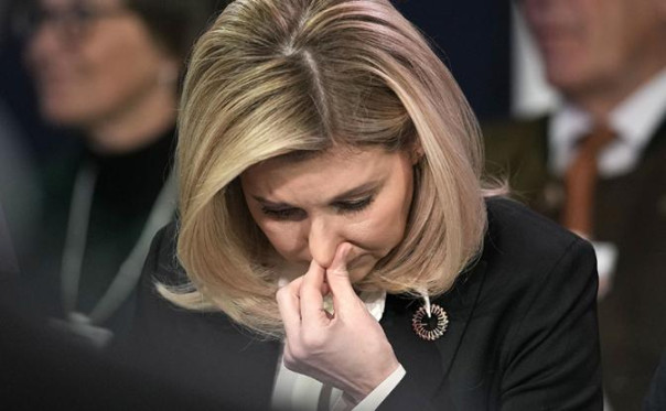 «Клоунесса» Зеленская под Рождество решила быть ближе к народу — скорее всего, к лондонскому