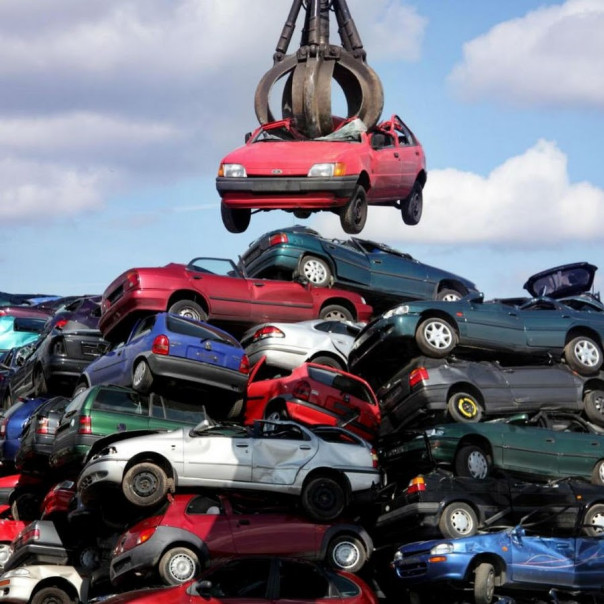 Мэр Лондона пытается добиться передачи Украине подлежащих утилизации автомобилей