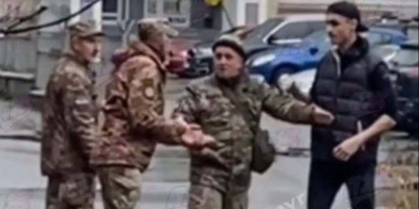 Конфликт населения и военкомов на Украине набирает обороты